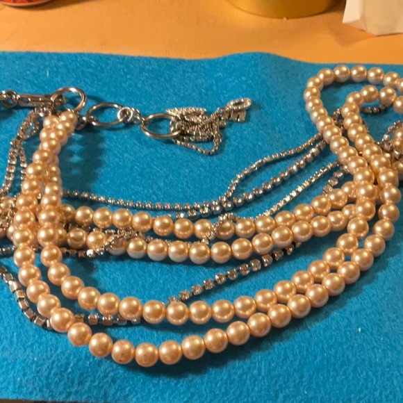 Vintage pearl and rhinestone necklace with charms at closure - Picture 9 of 11